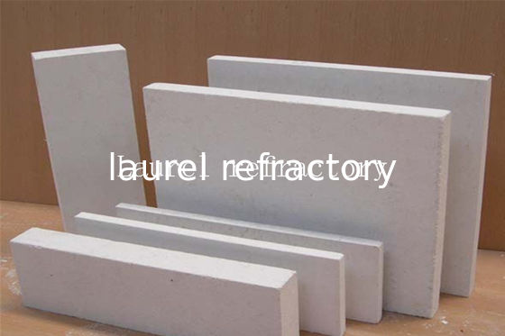Placas refratárias de silicato de cálcio